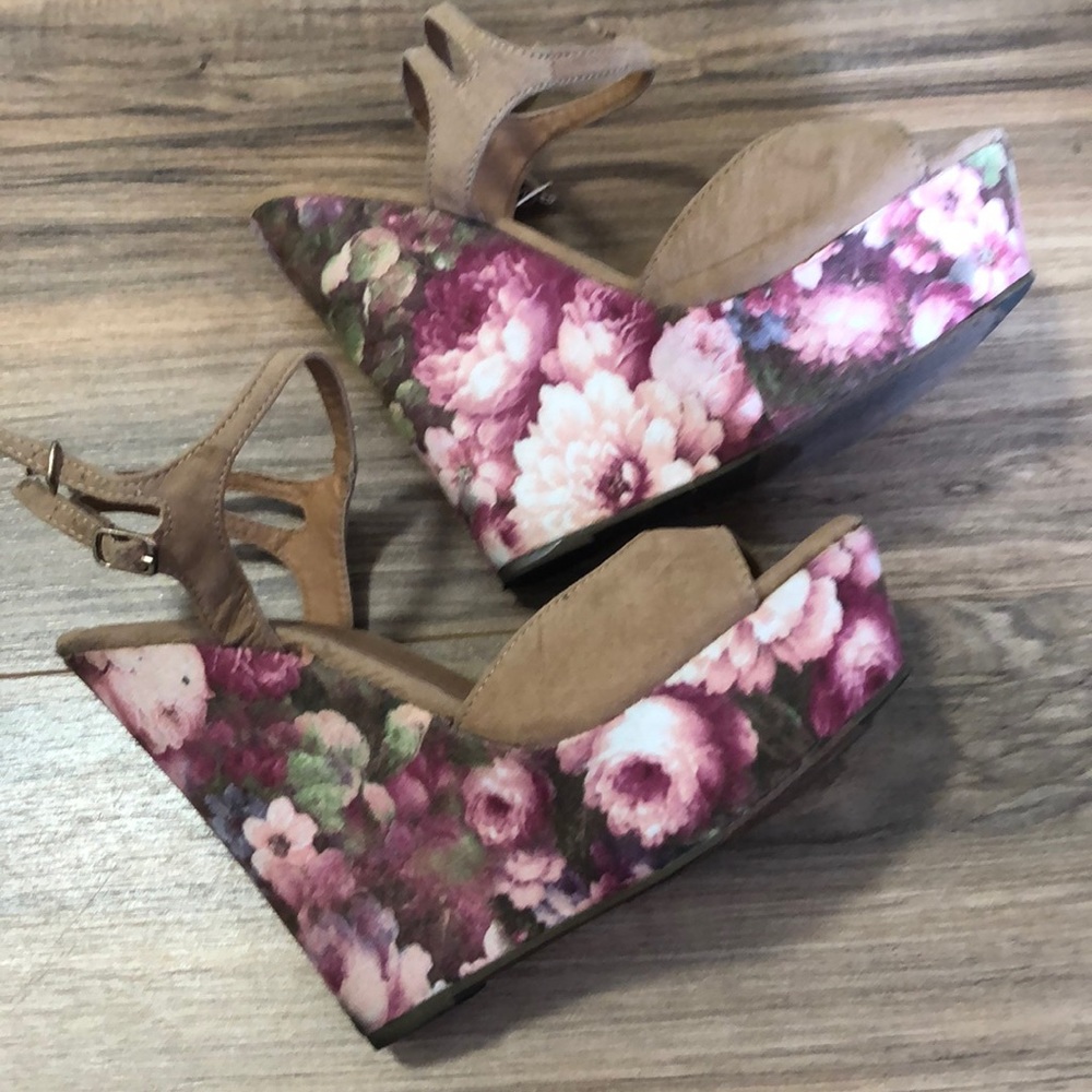 High floral platform wedges! Adorable